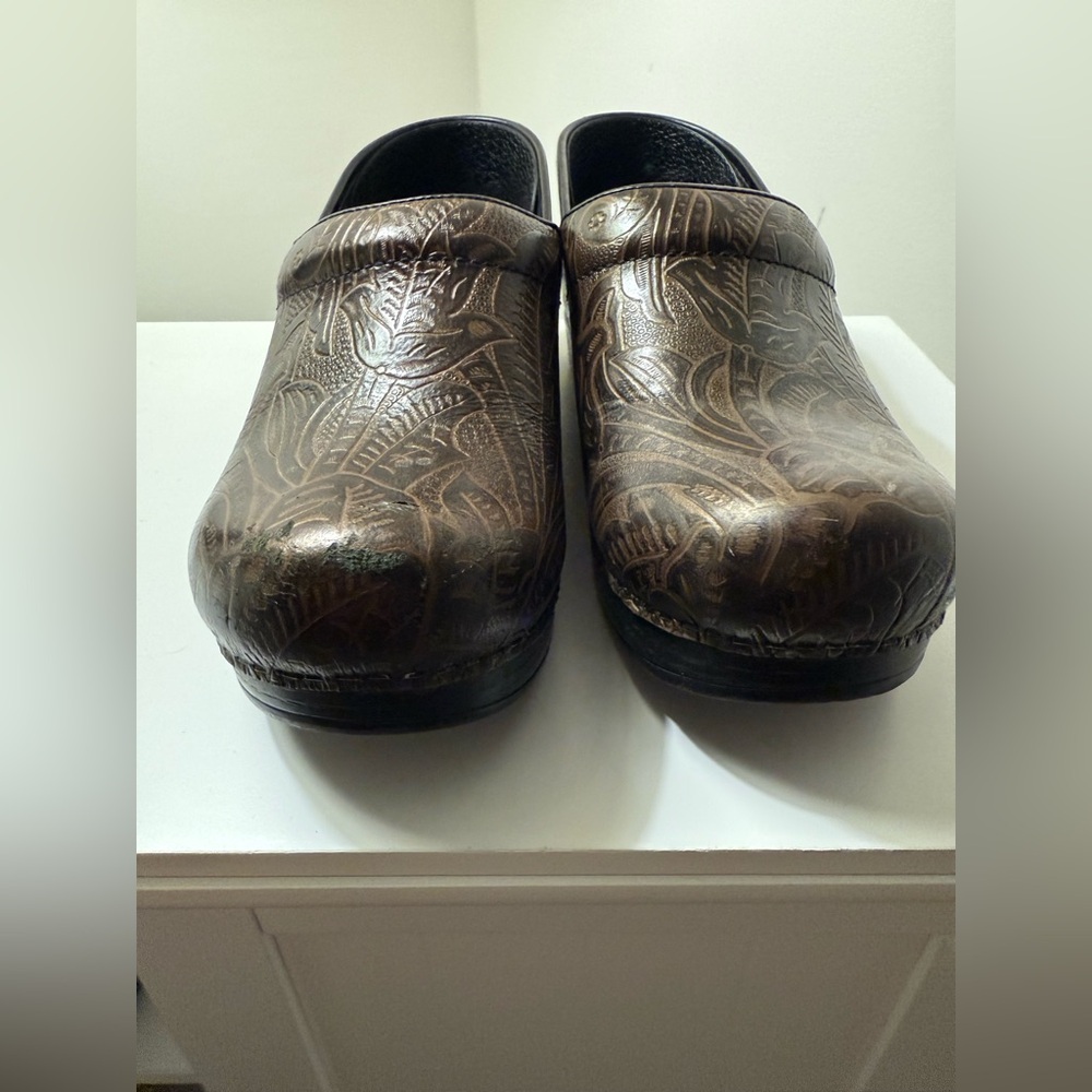 Dansko Brown Pattern Design Clogs - image 2